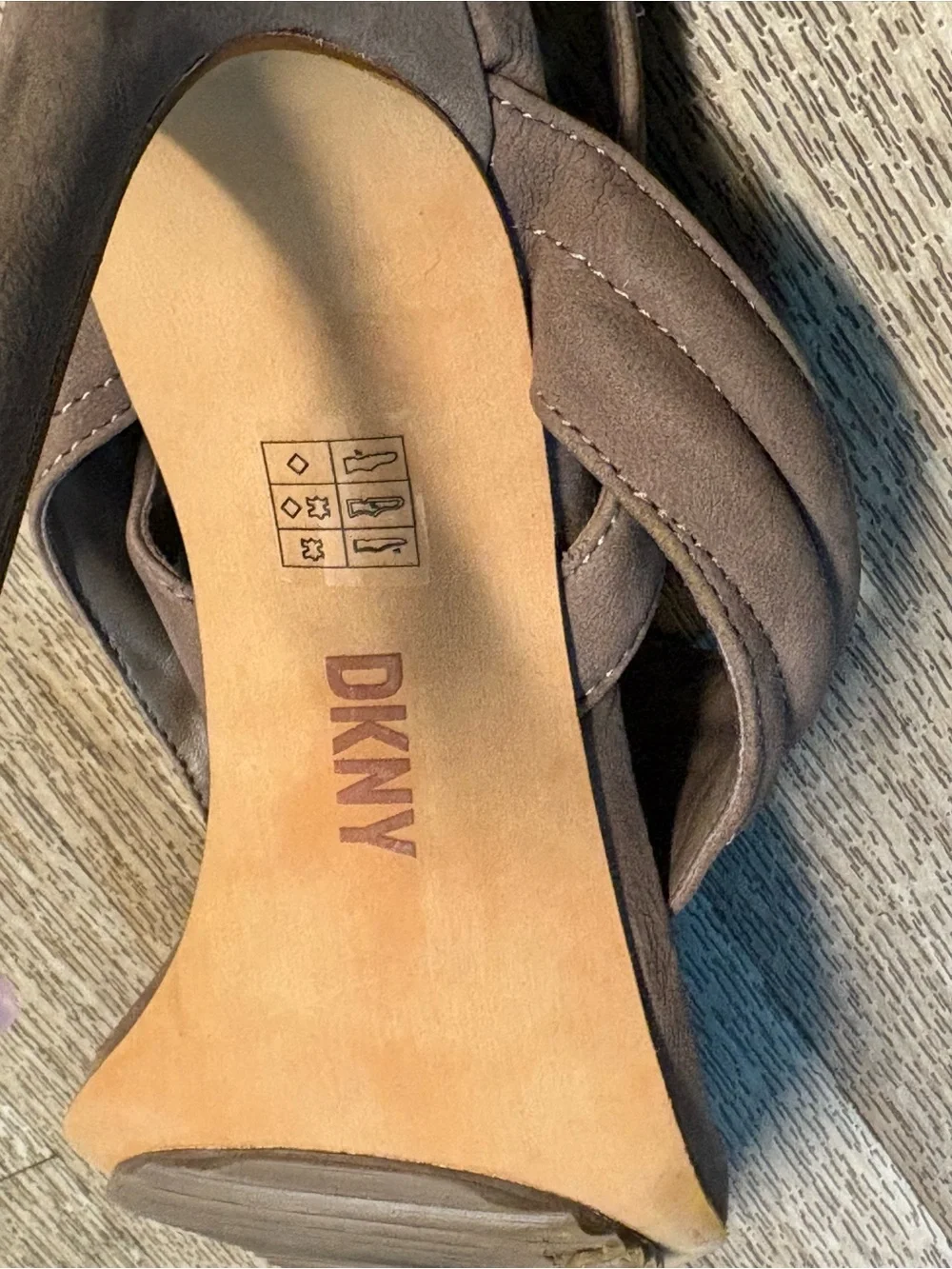 DKNY BROWN RANAE SUEDE SLINGBACK HEELS SIZE 9M
